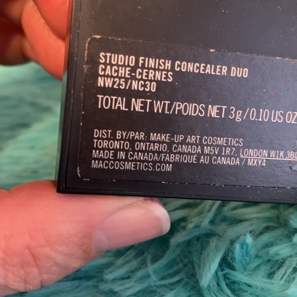 EACH. MAC DUO Concealers - Picture 8 of 8